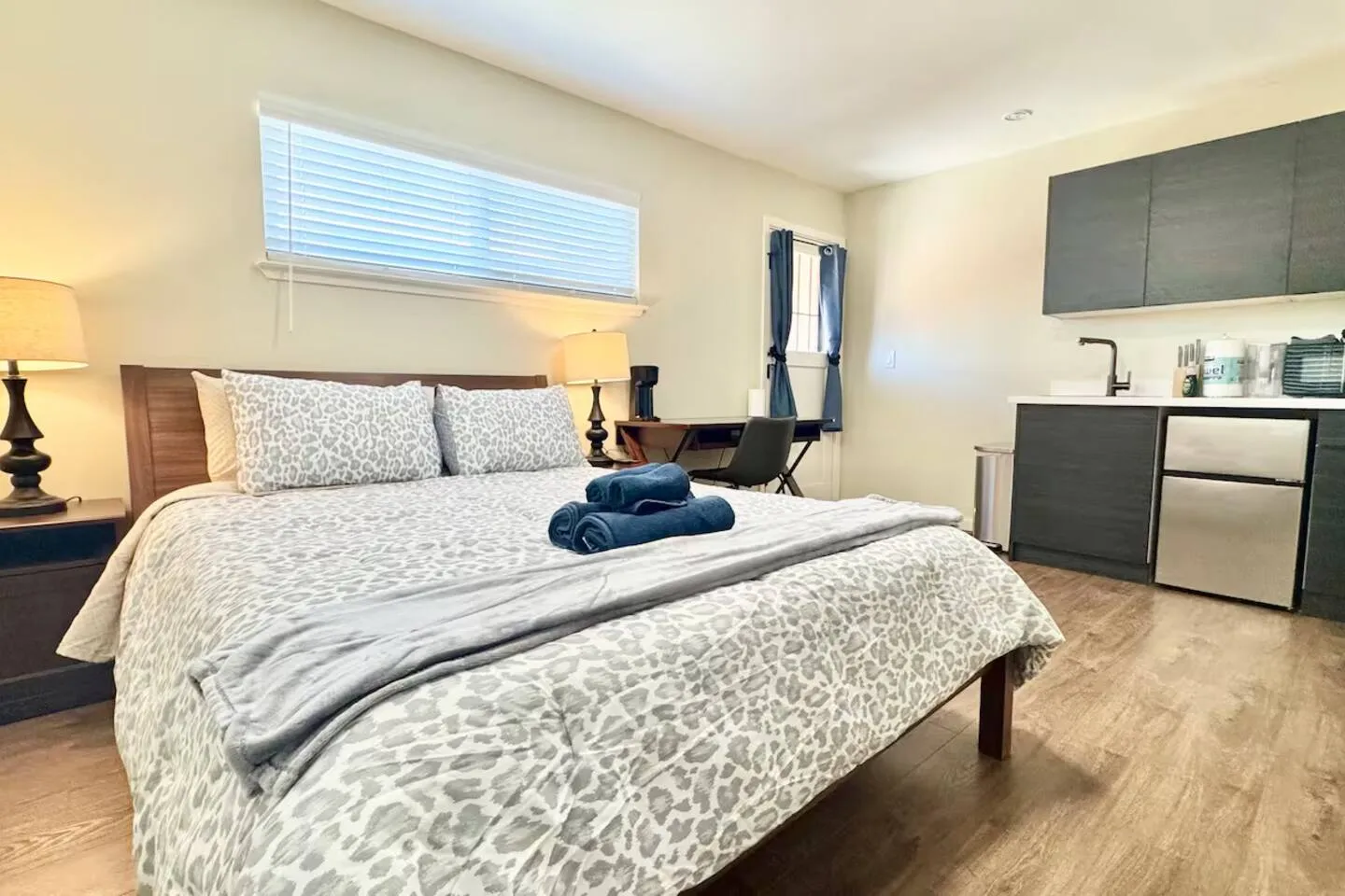 Spanish Bungalow Suite + Parking, Walk to SJSU