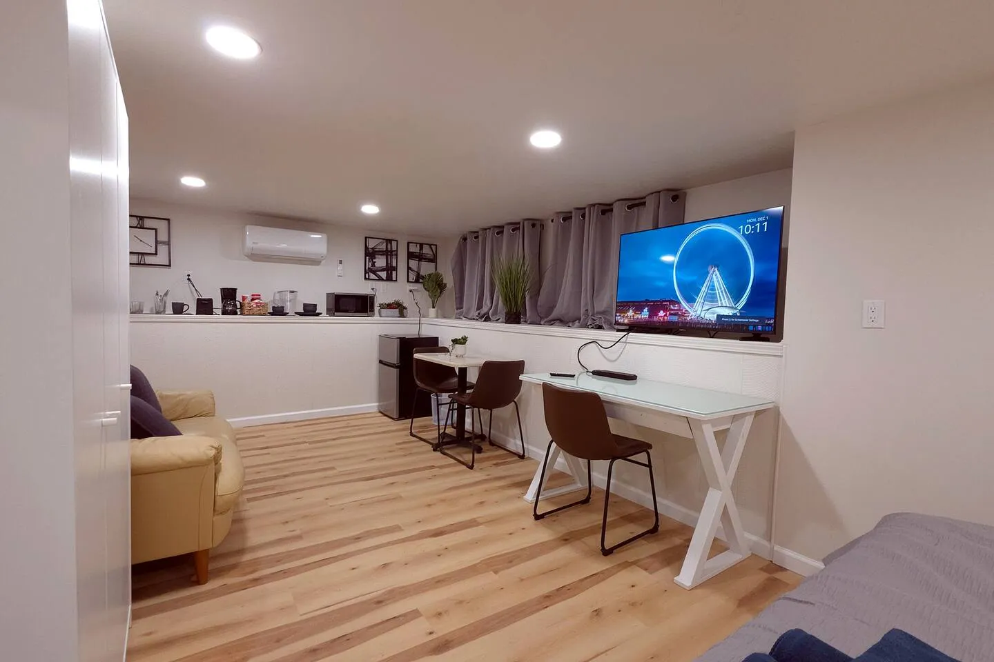 Silicon Valley Room I with Office & Gigabit Wi-Fi