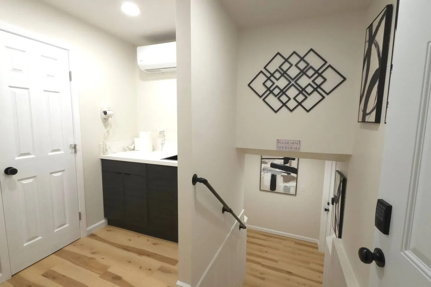 Silicon Valley Room I with Office & Gigabit Wi-Fi